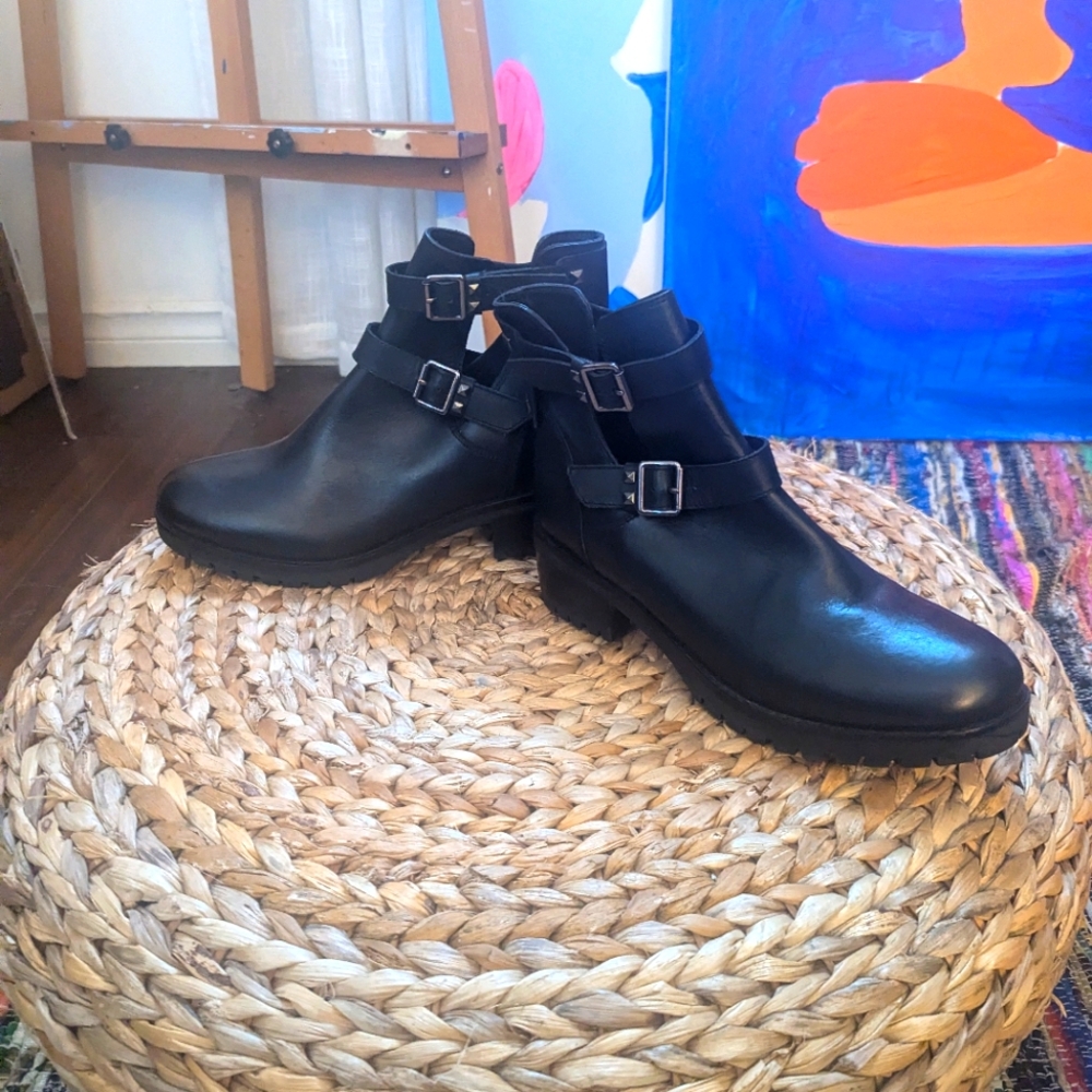 Minnelli Black Leather Buckle Ankle Boots - Size 40 EU / 9 US - New